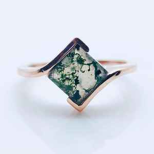 Bague en Agate Mousse Taille Princesse Vintage Unique pour Fiançailles, Plaqué Or Rose 14K, Modèle Princesse Cluster Bypass en Argent 925 - Product Image 6