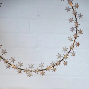 Guirnalda de Estrellas Mágicas con un Marco Circular Delgado Detallado con Mini Estrellas Plateadas Antiguas y Luces Cálidas Entrelazadas para Decoración - Product Image 5