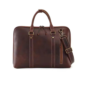 Sacoche d'ordinateur portable vintage en cuir véritable du fabricant, sac messager à bandoulière personnalisé pour homme en cuir de vache véritable - Product Image 2