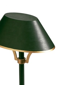 Lámpara de Mesa Metálica Emerald Crest con Estructura de Hierro Premium, Pantalla Decorativa, Iluminación Cálida para Espacios Interiores de Lujo - Product Image 3