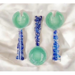 Meilleure Vente : Ensemble de Couverts à Salade Faits Main en Résine avec Poignée Perlée – Cuillère et Fourchette à Salade en Résine Unique à Motif Tourbillonnant – Ustensiles de Cuisine - Product Image 5
