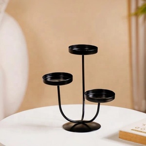 Bougeoir à plusieurs niveaux en métal noir Accent de décoration de table minimaliste moderne - Product Image 1