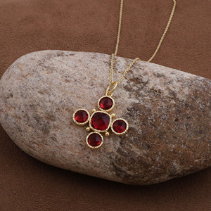 Collar con Colgante de Cruz de Rubí Chapado en Oro Vintage con Engaste de Bisel y Cadena de Serpiente, Joyería Unisex para Uso Diario - Product Image 2