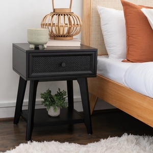 Mesita de noche de madera maciza de mango con cajón y estante abierto, mesita de noche de ratán negro para decoración de dormitorio bohemio moderno - Product Image 1
