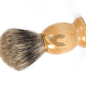 Nouveau style cheveux synthétiques manche en bois blaireau humide pour hommes emballage de logo personnalisé durable de haute qualité usage personnel - Product Image 1