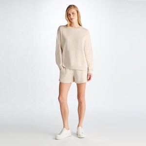 Ensemble d'été à logo personnalisé pour femmes Sexy Club Sweat-shirt à col rond avec manches longues et short Motif solide Style décontracté - Product Image 2