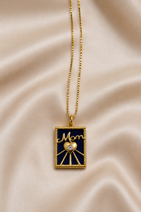 Collar Personalizado Bañado en Rodio con Colgante de Esmalte Azul Rey con Escritura 'Mamá', Corazón de Circonita y Diseño de Estrella, Cadena de Caja, Joyería Fina, Regalo para Mamá - Product Image 3