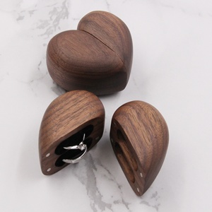 Caja de anillo de madera maciza con forma de corazón, caja de anillo de pareja de boda personalizada, <span class=keywords><strong>regalo</strong></span> de <span class=keywords><strong>5</strong></span> <span class=keywords><strong>aniversario</strong></span> - Product Image 5