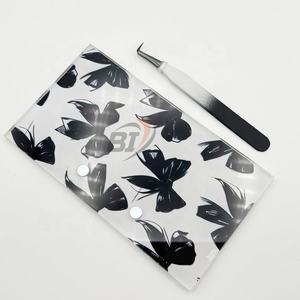 แหนบขนตาสองโทนสีขาวดำทำจากเหล็กแบบยั่งยืนพร้อมขนตางอคริลิคปรับแต่งโลโก้ได้ตามต้องการ - Product Image 1