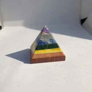 Venta al por Mayor de Ágata Piramidal Muntaha de 30-35 mm, Piedra Natural Hecha a Mano, Cristales de Reiki a Granel, 7 Chakras, Calidad Premium, Khambhat, India - Product Image 1