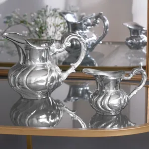 Carafe à crème vintage en métal avec poignée ornée, vaisselle décorative pour la cuisine et la salle à manger - Product Image 2