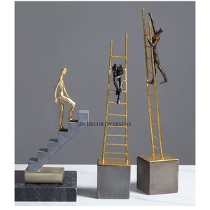 Sculpture de feuilles et de fleurs noires au design attrayant avec base en bois, décoration de table, sculptures à prix impressionnant - Product Image 4