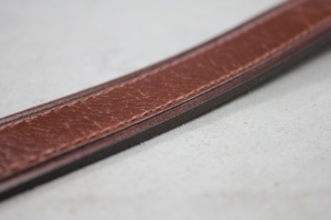 Cinturón de Cuero Vacuno Marrón Casual para Hombre con Hebilla Plateada, Diseño Sólido, Construcción Duradera de una Sola Pieza - Product Image 4