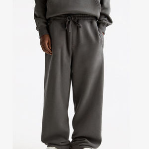 Ensemble de survêtement molletonné gris foncé à capuche pour homme, coupe décontractée, couleur unie, avec poches, idéal pour l'automne - Product Image 3