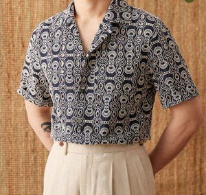 เสื้อเชิ้ตลำลองแขนสั้นพิมพ์ลายสำหรับผู้ชาย ปกพับได้ ผ้าป๊อปลิน ใส่ได้ในฤดูร้อน - Product Image 1