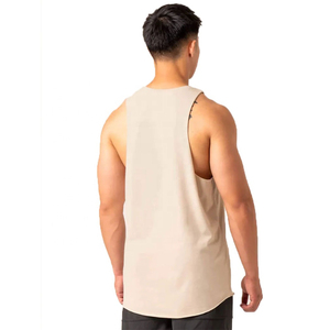 เสื้อกล้ามถักทรงเข้ารูปสีเบจสำหรับผู้ชาย ผ้าฝ้าย 100% แห้งเร็ว ระบายอากาศดี เหมาะสำหรับออกกำลังกาย รับผลิตเสื้อผ้ากีฬา OEM พร้อมสกรีนโลโก้ - Product Image 4