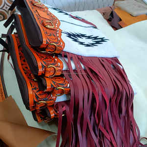 Sac à main de style occidental en cuir de vache noir avec bandoulière florale Porte-monnaie international de rodéo à la mode - Product Image 4