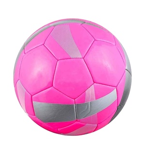 Ballon de football classique à logo uni, haute résistance à l'humidité, avec chambre à air en caoutchouc résistant à l'eau et adhérence renforcée - Product Image 5