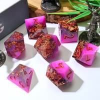 Ensemble de dés en résine multi-coupes D&D personnalisés de haute qualité, 7 dés fantastiques à bords tranchants, design moderne fait main, cadeau pour les joueurs