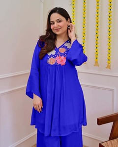 ชุดเซ็ตสองชิ้นสำหรับผู้หญิง ผ้าจอร์เจตต์แท้ ทรงขากว้าง ดีไซน์ปักลายอย่างประณีต เพื่อความสบายและสง่างาม ผลิตจากโพลีเอสเตอร์ - Product Image 5