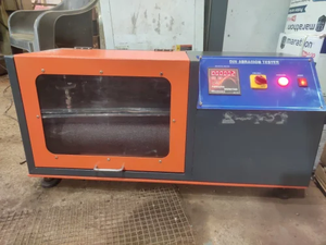 เครื่องทดสอบการขัดถู DIN เครื่องทดสอบความทนทานต่อการสึกหรอของยาง เครื่องทดสอบการขัดถู DIN สำหรับพื้นรองเท้าและวัสดุ - Product Image 2