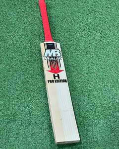 ไม้คริกเก็ต MB Malik MBS H Pro Edition Muhammad Hafeez รุ่นอิงลิชวิลโลว์ ทนทาน น้ำหนักเบา หนา 40 มม. พร้อมปลอกไม้แบบกดอัดเต็มรูปแบบ - Product Image 1