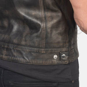 Chaleco de Cuero Genuino Marrón Vintage Personalizado para Hombre, Corte Ajustado, Sin Cuello, con Botones a Presión y Bolsillos - Product Image 3