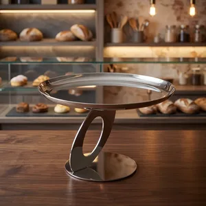 Base para Pastel con Acabado Cromado Metálico y Pedestal Escultural Único, un Centro de Mesa Ultramoderno para una Mesa Elegante - Product Image 3