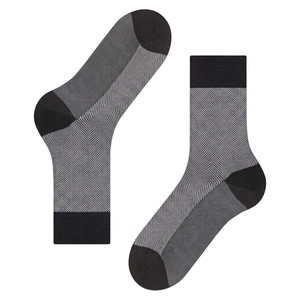 Chaussettes en gros pour hommes, chaussettes courtes tendance noires et grises, chaussettes de sport en coton invisibles à prix abordable - Product Image 4