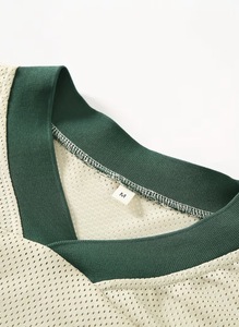 เสื้อยืดแขนกุดคอวีสไตล์อเมริกันฟุตบอลวินเทจสำหรับผู้ชายปี 2025 ระบายอากาศได้ดี พิมพ์ลายโลโก้ด้านหน้า ผ้าทอเนื้อแน่น สวมใส่สบายๆ สไตล์สปอร์ต - Product Image 3