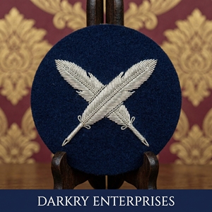 Insignia Masónica Personalizada de Alambre de Plata con Plumas Cruzadas, Bordada a Mano con Hilo Plateado, Escudo de Fieltro Azul Marino, Emblemas para Logias Masónicas - Product Image 1