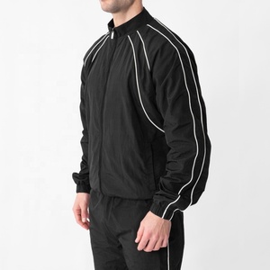 ชุดวอร์มกันลมสำหรับผู้ชาย เสื้อแจ็คเก็ตและกางเกงกีฬาน้ำหนักเบา รับทำโลโก้ตามสั่ง OEM ODM เสื้อผ้ากีฬาแนวสตรีท - Product Image 4