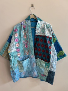 เสื้อแจ็คเก็ตสั้นงานแฮนด์เมดแบบแพทช์เวิร์คสไตล์กันธาสำหรับผู้หญิง เสื้อคลุมโบโฮวินเทจแบบเย็บต่อผ้า - Product Image 2