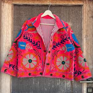 Veste courte vintage Suzani |   Cadeau pour invité de mariage bohème et cadeau de vacances - Product Image 4