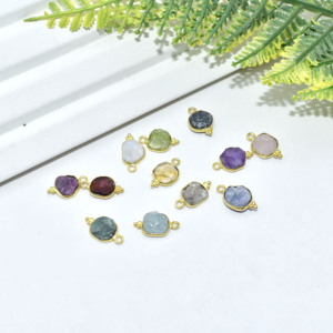 Pendientes colgantes con gema de rubí – Pendientes de gancho con piedra roja en bruto, chapados en oro, joyería de moda con piedra de nacimiento de julio - Product Image 6