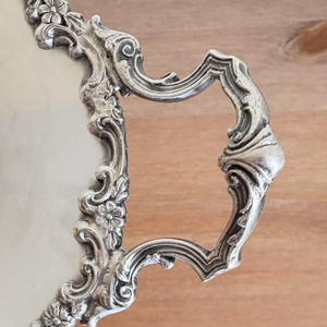 Plateau ovale en argent de style antique français avec deux poignées, bordure florale en relief, plat à pain et à servir - Product Image 6