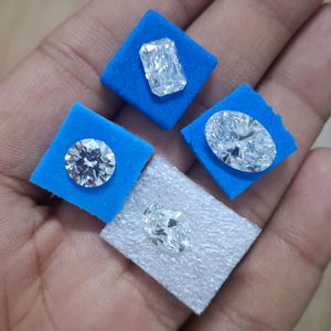 Diamantes Cultivados en Laboratorio Personalizados, Corte Radiante Ovalado, Claridad VVS2, Color E-F, Cultivados por CVD, Certificados por IGI - Product Image 1