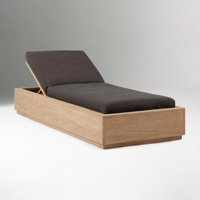 Chaise longue d'extérieur moderne en bois avec dossier réglable et coussin blanc