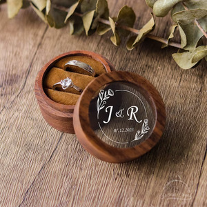 Boîte à bagues magnétique géométrique en bois de noyer de qualité supérieure à double compartiment, étui à bagues de mariage, boîte cadeau en bois écologique, boîte de rangement - Product Image 2