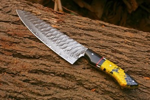 Couteau de chef en acier Damas forgé à la main avec manche en résine, style japonais, ambidextre, finition satinée, pour usage en cuisine - Product Image 3