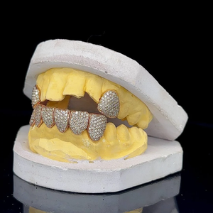 Grillz de Dientes Personalizados de Moissanita, Plata de Ley 925, Totalmente Cubiertos de Piedras, 6 Grillz Inferiores, Joyería Dental para Hombres Estilo Rapero - Product Image 5