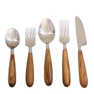 Juego de cubiertos con acabado pulido espejo, grabado láser con logotipo personalizado, mangos de madera, juego de cubiertos de acero inoxidable para uso en restaurantes y hoteles. - Product Image 1