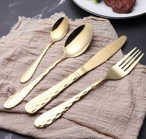 Juegos de cubiertos de lujo de 5 piezas, diseños personalizables y juegos de cubiertos de oro y plata duraderos, cubiertos metálicos ecológicos hechos a mano en venta - Product Image 6