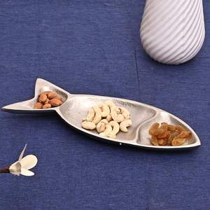 Plateau de service décoratif en forme de poisson argenté, plateau en métal design en forme de poisson pour les collations, les fruits secs, la décoration de table - Product Image 4