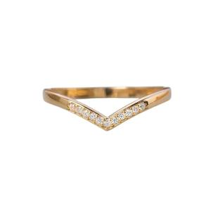 Anillo de Boda Minimalista de Plata de Ley 925 con Baño de Oro Vermeil de 14K, Diseño de Chevron en Forma de V, con Zirconia Engastada, Banda Curva, Personalizable - Product Image 1
