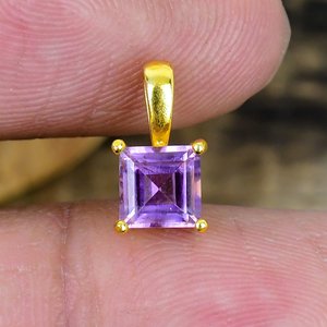 สร้อยคอประดับพลอยอเมทิสต์สีม่วงธรรมชาติทรงหมอน ประดับด้วยทอง 18k ชุบไมครอนบนเงินแท้ 925 - Product Image 3