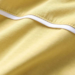 เสื้อยืดคอกลมแขนสั้นผู้ชายผ้าฝ้าย 100% 220 GSM สีพื้น พร้อมโลโก้ด้านหน้าแบบกำหนดเอง แห้งเร็ว ระบายอากาศได้ดี เหมาะสำหรับใส่ลำลอง - Product Image 4