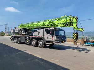 Grúa sobre Camión ZOOMLION ZTC350H5-1 Usada en Proyectos de Elevación Pesada, 35 Toneladas, Año 2023, Pluma Principal de 45m, Emisión Euro VI, Como Nueva - Product Image 4