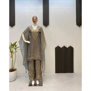 Ensemble de costume haut et bas élégant pour femmes avec vrai miroir pour la fête - Product Image 5