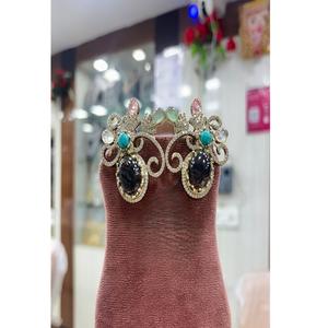 Hermosos Pendientes de Diseño Fusion con Brillo de Alta Calidad para Mujer, Ideales para un Look de Noche, para Fiestas, Colección de Moda - Product Image 1